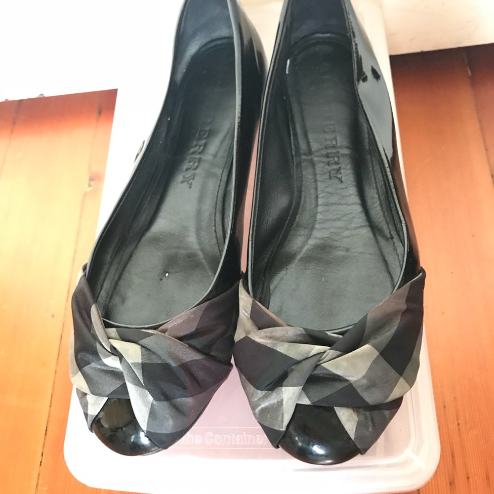 Burberry ribbon bow & patent leather flats sz 8.5